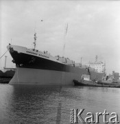 Lata 70., Szczecin, Polska.
M/s „Powstaniec Wielkopolski”. Wodowany 26 czerwca 1974 r. w Stoczni Szczecińskiej im. Adolfa Warskiego. Matka chrzestna: Maria Olszewska, uczestniczka powstania. Zezłomowany w 2001 r.
Fot. Maciej Jasiecki, zbiory Ośrodka KARTA
