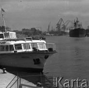 Lata 70., Szczecin, Polska.
Statek „białej floty” - Margitka.
Fot. Maciej Jasiecki, zbiory Ośrodka KARTA
