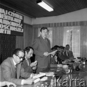 Lata 70., Szczecin, Polska.
Zebranie członków PZPR. Trzeci od prawej – bosman Jurdyga. 
Fot. Maciej Jasiecki, zbiory Ośrodka KARTA
