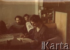 1982, Ostrów Wielkopolski, Polska.
Ośrodek Odosobnienia dla Internowanych w Areszcie Śledczym Zakładu Karnego. Internowani działacze NSZZ 