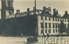 1939-1945, Warszawa, Polska.
Zniszczony nalotami bombowymi Zamek Królewski.
Fot. NN, przekazała Danuta Kucharska-Paluszkiewicz, zbiory Ośrodka KARTA