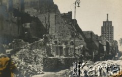 1939-1945, Warszawa, Polska.
Ruiny ul. Świętokrzyskiej. W tle widoczny Prudential. 
Fot. NN, przekazała Danuta Kucharska-Paluszkiewicz, zbiory Ośrodka KARTA