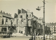 1939-1945, Warszawa, Polska.
Zniszczone zabudowania przy pl. Krasińskich 6/8/10 - widok od strony ul. Długiej.
Fot. NN, przekazała Danuta Kucharska-Paluszkiewicz, zbiory Ośrodka KARTA