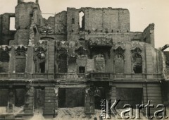 1939-1945, Warszawa, Polska.
Pozostałości kamienicy przy placu Krasińskich 6/8/10 róg ulicy Nowiniarskiej.
Fot. NN, przekazała Danuta Kucharska-Paluszkiewicz, zbiory Ośrodka KARTA