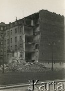 Po 1.09.1939, Warszawa, Polska.
Zniszczony nalotami bombowymi budynek.
Fot. NN, zbiory Ośrodka KARTA, udostępnił Roman Trojanowicz