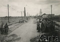 Po 1.09.1939, Warszawa, Polska.
Żołnierze w Alei Waszyngtona.
Fot. NN, zbiory Ośrodka KARTA, udostępnił Roman Trojanowicz