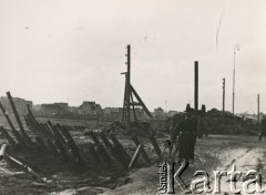Po 1.09.1939, Warszawa, Polska.
Obrzeża miasta.
Fot. NN, zbiory Ośrodka KARTA, udostępnił Roman Trojanowicz