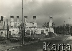 Po 1.09.1939, Warszawa, Polska.
Zniszczone nalotami bombowymi budynki.
Fot. NN, zbiory Ośrodka KARTA, udostępnił Roman Trojanowicz