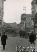 Po 1.09.1939, Warszawa, Polska.
Róg ulic Chmielnej i Nowego Świata - widok z ul. Piernackiego.
Fot. NN, zbiory Ośrodka KARTA, udostępnił Roman Trojanowicz