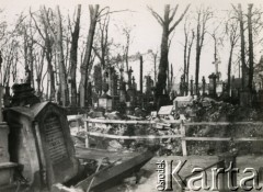Po 1.09.1939, Warszawa, Polska.
Cmentarz Powązkowski.
Fot. NN, zbiory Ośrodka KARTA, udostępnił Roman Trojanowicz