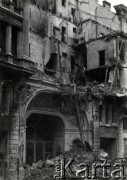 Po 1.09.1939, Warszawa, Polska.
Fragment Domu Dochodowego Warszawskich Teatrów Rządowych przy ulicy Trębackiej 10.
Fot. NN, zbiory Ośrodka KARTA, udostępnił Roman Trojanowicz