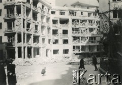Po 1.09.1939, Warszawa, Polska.
Aleja Przyjaciół.
Fot. NN, zbiory Ośrodka KARTA, udostępnił Roman Trojanowicz