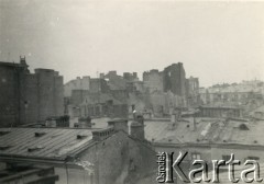 Po 1.09.1939, Warszawa, Polska.
Zniszczone nalotami bombowymi budynki.
Fot. NN, zbiory Ośrodka KARTA, udostępnił Roman Trojanowicz