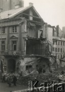 Po 1.09.1939, Warszawa, Polska.
Zniszczona kamienica przy ul. Nowy Świat.
Fot. NN, zbiory Ośrodka KARTA, udostępnił Roman Trojanowicz