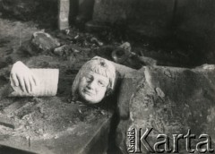 Po 1.09.1939, Warszawa, Polska.
Cmentarz Powązkowski.
Fot. NN, zbiory Ośrodka KARTA, udostępnił Roman Trojanowicz