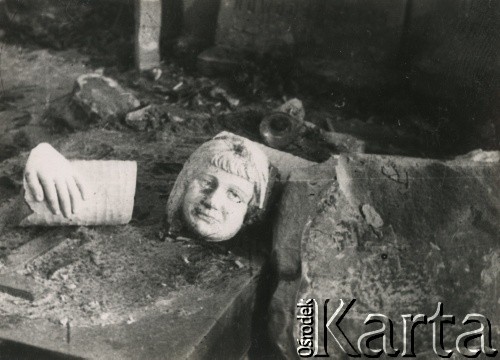 Po 1.09.1939, Warszawa, Polska.
Cmentarz Powązkowski.
Fot. NN, zbiory Ośrodka KARTA, udostępnił Roman Trojanowicz