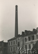 Po 1.09.1939, Warszawa, Polska.
Zniszczony nalotami bombowymi budynek.
Fot. NN, zbiory Ośrodka KARTA, udostępnił Roman Trojanowicz