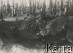 Po 1.09.1939, Warszawa, Polska.
Cmentarz Powązkowski.
Fot. NN, zbiory Ośrodka KARTA, udostępnił Roman Trojanowicz