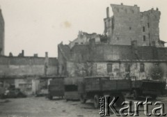 Po 1.09.1939, Warszawa, Polska.
Zniszczone nalotami bombowymi budynki.
Fot. NN, zbiory Ośrodka KARTA, udostępnił Roman Trojanowicz