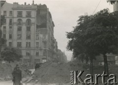 Po 1.09.1939, Warszawa, Polska.
Ulica Mokotowska 45 róg Piusa XI nr 11 i 11B (cukiernia Leona Mytkowskiego przy ul. Piusa XI 11).
Fot. NN, zbiory Ośrodka KARTA, udostępnił Roman Trojanowicz