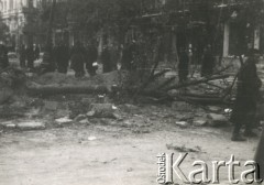 Po 1.09.1939, Warszawa, Polska.
Warszawska ulica.
Fot. NN, zbiory Ośrodka KARTA, udostępnił Roman Trojanowicz