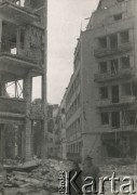 Po 1.09.1939, Warszawa, Polska.
Zniszczona zabudowa w alei Przyjaciół.
Fot. NN, zbiory Ośrodka KARTA, udostępnił Roman Trojanowicz