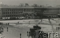 Po 1.09.1939, Warszawa, Polska.
Pałac Saski przy Placu Piłsudskiego.
Fot. NN, zbiory Ośrodka KARTA, udostępnił Roman Trojanowicz