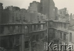 Po 1.09.1939, Warszawa, Polska.
Zniszczone nalotami bombowymi budynki.
Fot. NN, zbiory Ośrodka KARTA, udostępnił Roman Trojanowicz