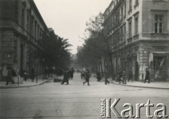 Po 1.09.1939, Warszawa, Polska.
Warszawska ulica.
Fot. NN, zbiory Ośrodka KARTA, udostępnił Roman Trojanowicz