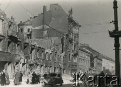 Po 1.09.1939, Warszawa, Polska.
Zniszczone nalotami bombowymi budynki.
Fot. NN, zbiory Ośrodka KARTA, udostępnił Roman Trojanowicz