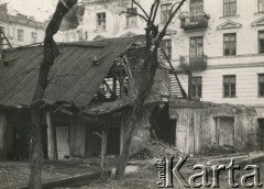Po 1.09.1939, Warszawa, Polska.
Zniszczony nalotami bombowymi budynek.
Fot. NN, zbiory Ośrodka KARTA, udostępnił Roman Trojanowicz