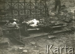 Po 1.09.1939, Warszawa, Polska.
Zwłoki żołnierzy.
Fot. NN, zbiory Ośrodka KARTA, udostępnił Roman Trojanowicz
