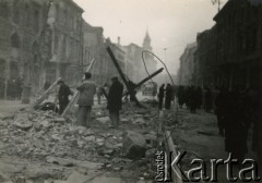 Po 1.09.1939, Warszawa, Polska.
Ulica Nowy Świat.
Fot. NN, zbiory Ośrodka KARTA, udostępnił Roman Trojanowicz