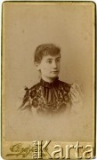 Ok. 1890, Wilno, zabór rosyjski.
Portret kobiety wykonany w atelier fotograficznym 