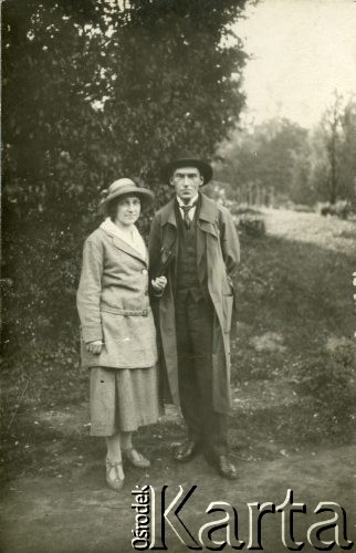 Lata 20., Lwów, woj. lwowskie, Polska.
Portret Jadwigi z d. Żórawskiej i Jarosława Tyszyńskiego po ślubie.
Fot. NN, zbiory Ośrodka KARTA, przekazała Danuta Tyszyńska-Kownacka.
