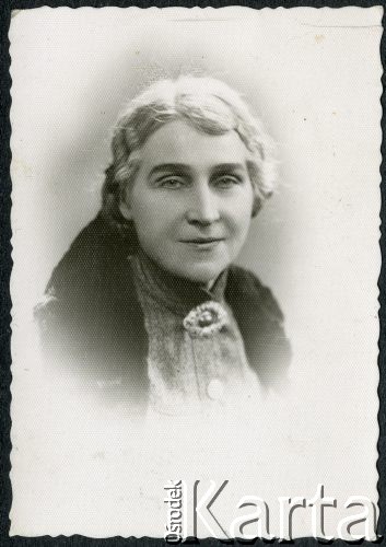1939, brak miejsca.
Portret Jadwigi Tyszyńskiej z domu Żórawskiej.
Fot. NN, zbiory Ośrodka KARTA, przekazała Danuta Tyszyńska-Kownacka.
