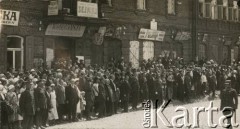 1925, Święciany, woj. wileńskie, Polska.
Defilada członków stowarzyszenia Przysposobienia Wojskowego. Zdjęcie wykonało atelier fotograficzne 