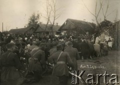 Ok. 1925, Mołodeczno, woj. wileńskie, Polska.
Msza polowa w Mołodecznie.
Fot. N. Lejbowicz, kolekcja Jana Piekutowskiego, zbiory Ośrodka KARTA