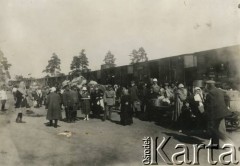 Początek lat 20., Baranowicze, woj. nowogródzkie, Polska.
Pociąg z repatriantami.
Fot. NN, kolekcja Jana Piekutowskiego, zbiory Ośrodka KARTA