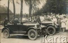Ok. 1926, okolice Mołodeczna, woj. wileńskie, Polska.
Wizytacja biskupa Jałbrzykowskiego w powiecie mołodeczańskim.
Fot. NN, kolekcja Jana Piekutowskiego, zbiory Ośrodka KARTA
