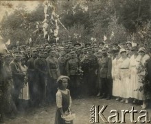 1919, Pińsk, woj. poleskie, Polska.
Pożegnanie generała Antoniego Listowskiego, pod którego dowództwem Grupa Podlaska Wojska Polskiego zdobyła Pińsk 5 marca 1919 roku.
Fot. NN, kolekcja Jana Piekutowskiego, zbiory Ośrodka KARTA