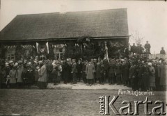 Lata 20., Mołodeczno, woj. wileńskie, Polska.
Po defiladzie w Mołodecznie.
Fot. N. Lejbowicz, kolekcja Jana Piekutowskiego, zbiory Ośrodka KARTA