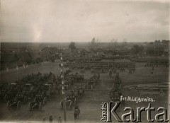 Lata 20., Mołodeczno, woj. wileńskie, Polska.
Defilada w Mołodecznie.
Fot. N. Lejbowicz, kolekcja Jana Piekutowskiego, zbiory Ośrodka KARTA