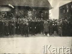 Lata 20., Mołodeczno, woj. wileńskie, Polska.
Obchody z okazji rocznicy uchwalenia Konstytucji 3 maja.
Fot. NN, kolekcja Jana Piekutowskiego, zbiory Ośrodka KARTA