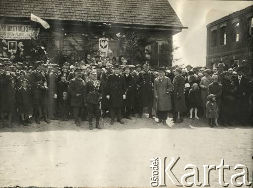 Lata 20., Mołodeczno, woj. wileńskie, Polska.
Obchody z okazji rocznicy uchwalenia Konstytucji 3 maja.
Fot. NN, kolekcja Jana Piekutowskiego, zbiory Ośrodka KARTA