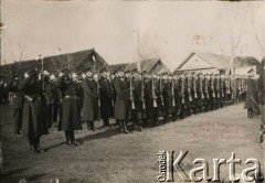 Lata 20., Mołodeczno, woj. wileńskie, Polska.
Defilada wojskowa.
Fot. N. Lejbowicz, kolekcja Jana Piekutowskiego, zbiory Ośrodka KARTA