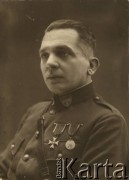 Lata 20., Polska.
Jan Piekutowski - urzędnik państwowy, odznaczony Krzyżem Kawalerskim 