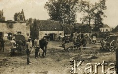 10.09.1916, Villecourt, Francja.
Żołnierze podczas odpoczynku.
Fot. NN, zbiory Ośrodka KARTA, kolekcja Kazimierza Pluty-Czachowskiego.