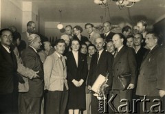 1953, Monachium, Niemcy.
Pożegnanie generała Tadeusza Bora-Komorowskiego na zjeździe członków Armii Krajowej.
Fot. A. Jirgens, zbiory Ośrodka KARTA, kolekcja Kazimierza Pluty-Czachowskiego.