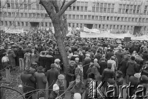 12.02.1981, Warszawa, Polska.
Manifestacja w związku z rozprawą rewizyjną przed Sądem Najwyższym w sprawie rejestracji 